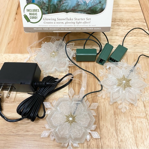 2010 Hallmark Wonder & Light Glowing Snowflake Starter Set with Magic Cord - Picture 5 of 8